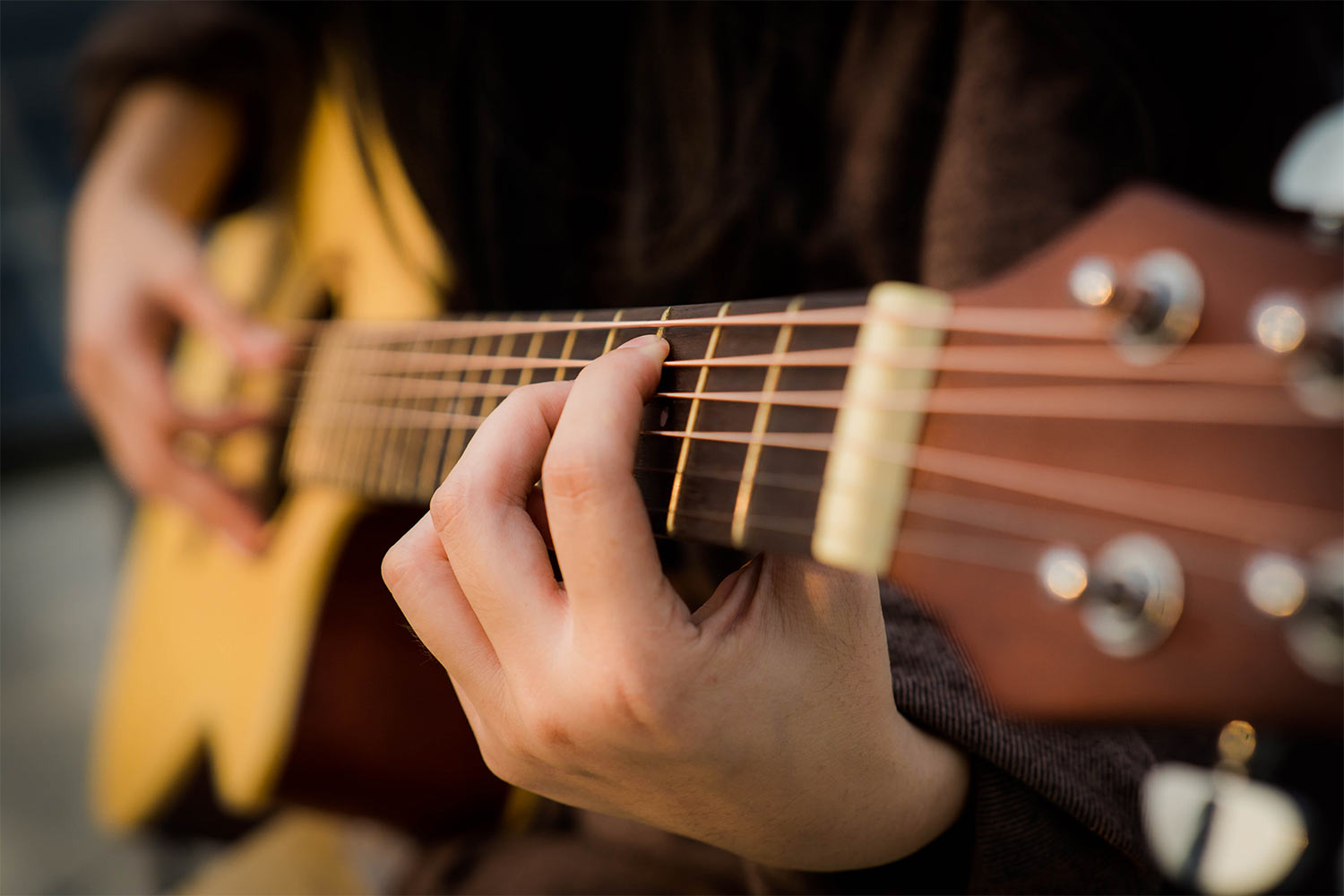 Débuter la musique avec des cours de guitare basse